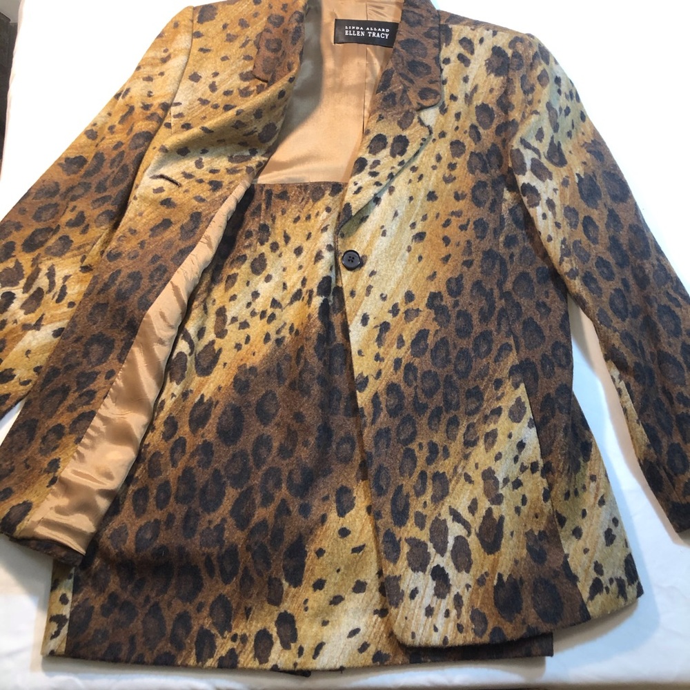 Beautiful two-piece Ellen Tracy skirt suit